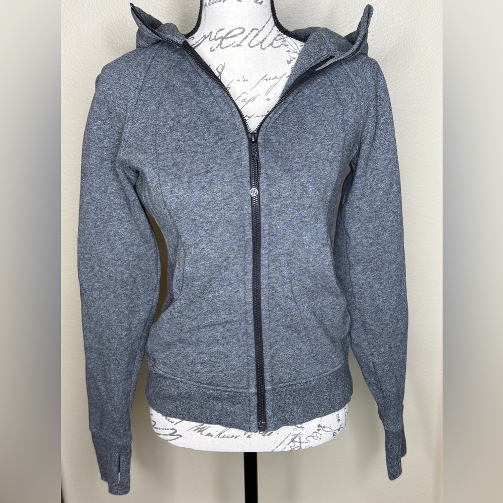 Lululemon Scuba Full-zipped Hoodie in a heathered grey like new.